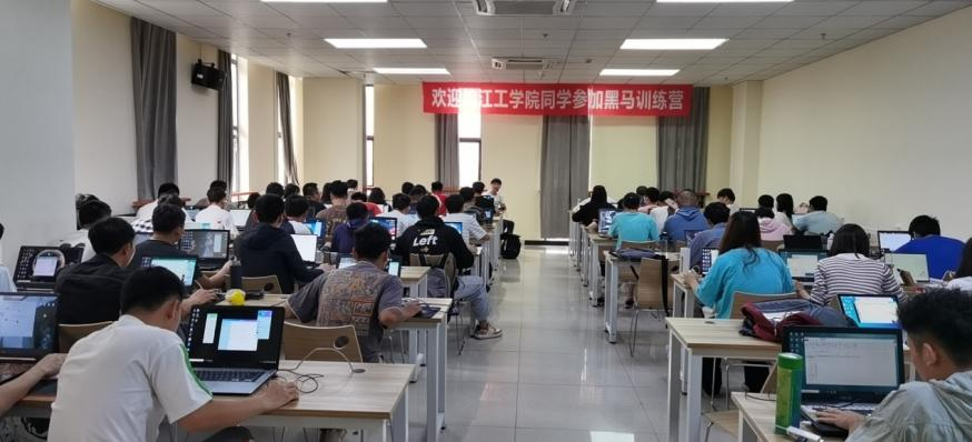 电信院2018级首批247名学生赴沪实习，开启软件开发实践之旅